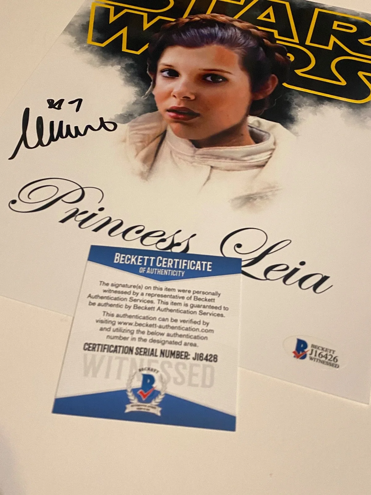 Millie Bobby Brown — Millie Bobby Brown Signed 8x10 Star Wars Photo Auto Beckett BAS Princess Leia, изображение 2