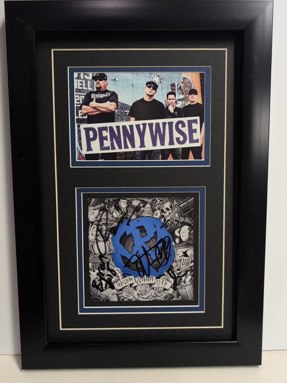 Pennywise Signed CD Never Gonna Die Frame 11x16 Beckett COA Jim Fletcher Byron, изображение 2