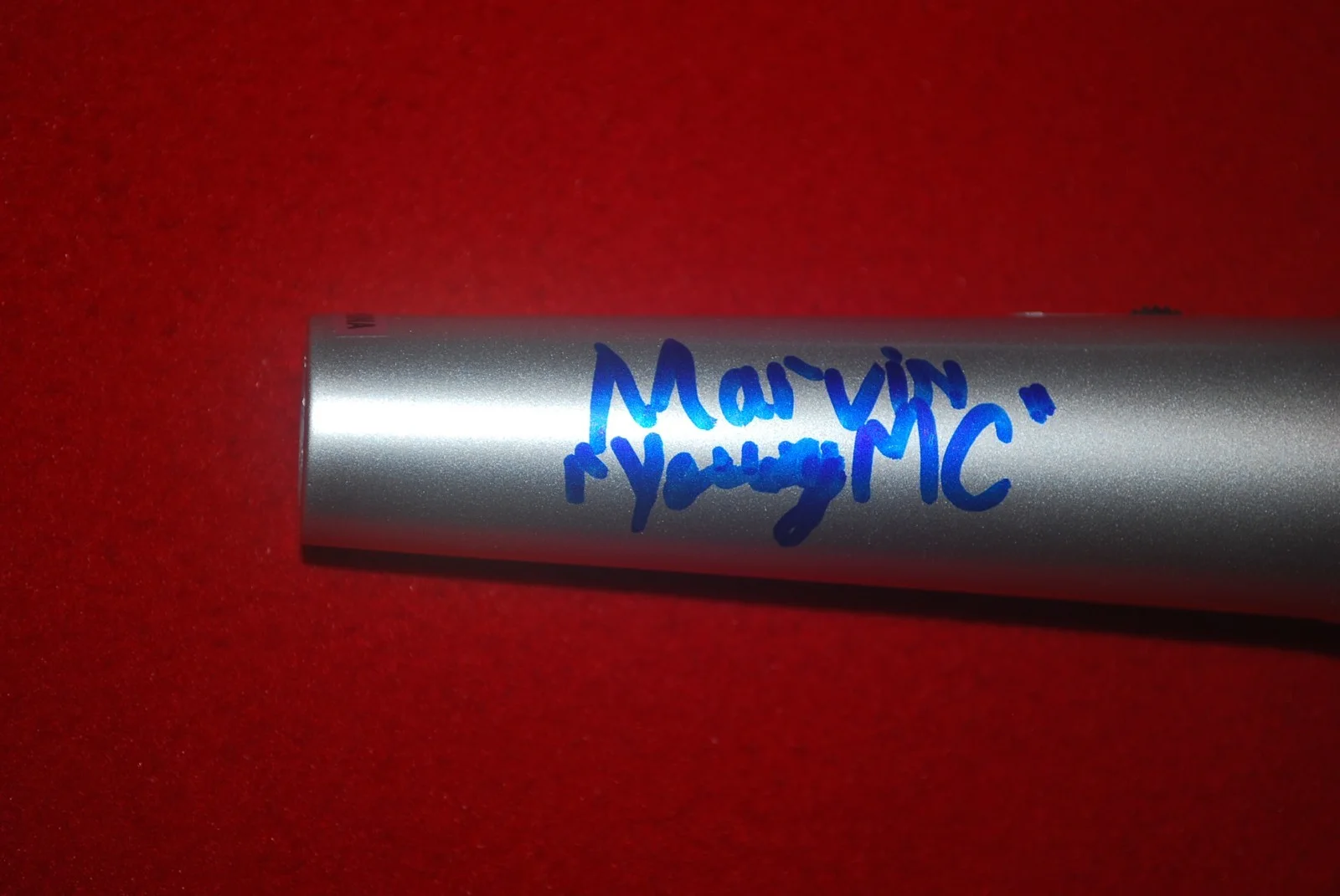 MUSIC LEGEND MARVIN YOUNG MC Signed Microphone Beckett COA BV81424, image 2