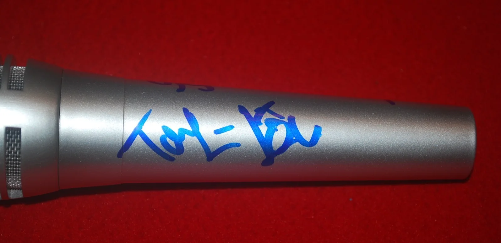 MUSIC LEGEND TONE LOC Signed Microphone Beckett COA BV81426, image 2
