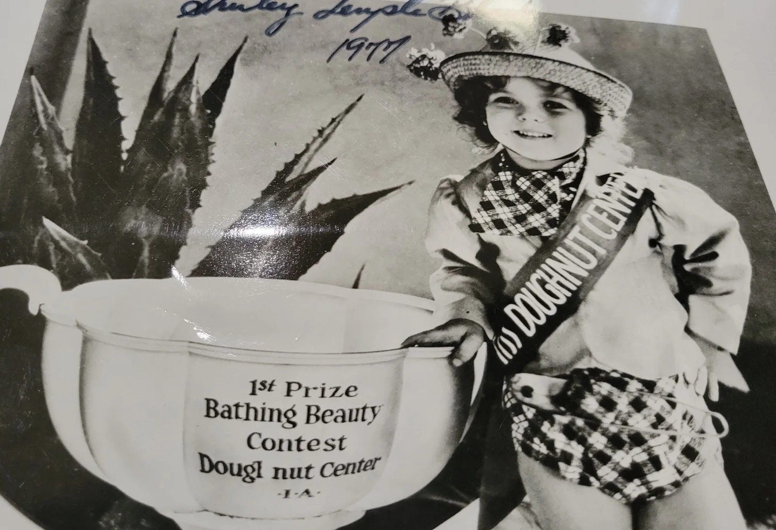 Shirley Temple — SHIRLEY TEMPLE BLACK Signed 8x10 Bathing Beauty Trophy Photo 1977 Auto BAS LOA, image 4