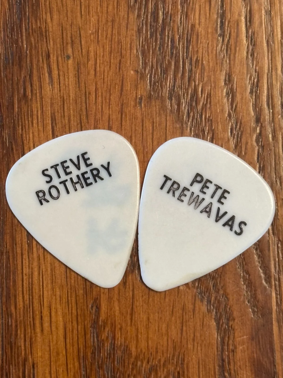 Marillion: Steve Rothery & Pete Trewavas Autographed Guitar Picks from 1992., image 2