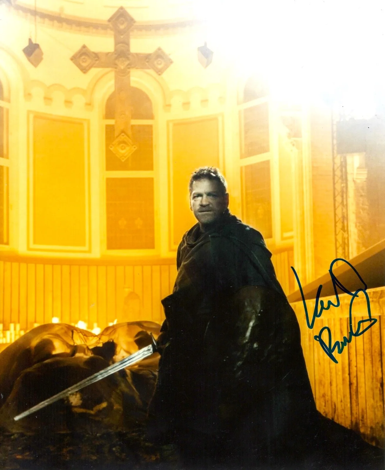 Kenneth Branagh — Kenneth Branagh signed Hamlet 8x10 Photo. Proof. Murder on Orient Express