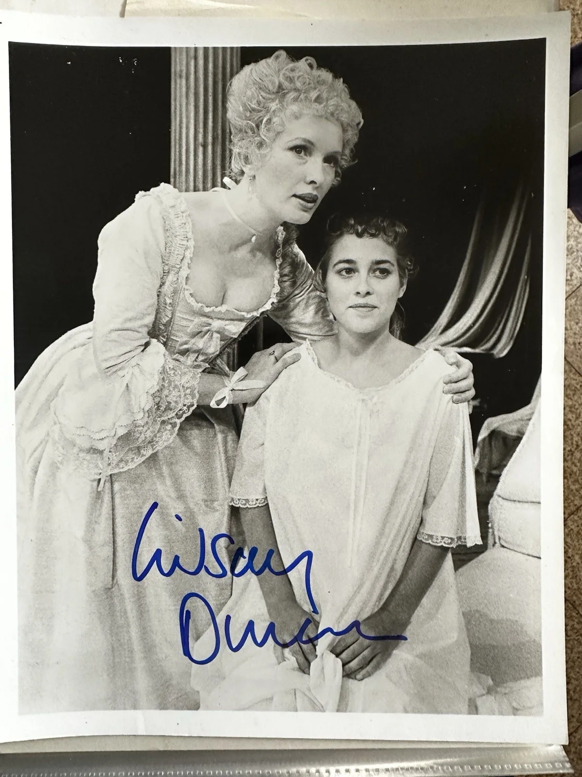 Lindsay Duncan — Lindsay Duncan signed Les Liaisons Dangereuses 8x10 B&w Original photo