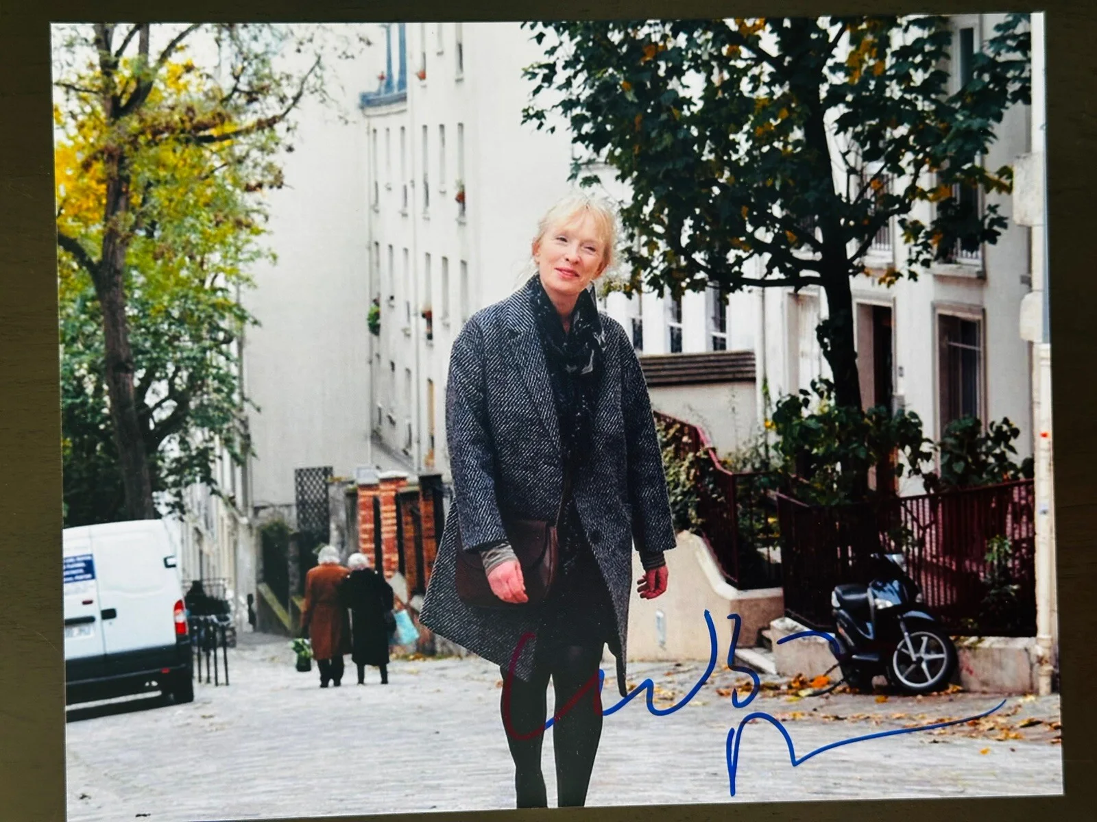 Lindsay Duncan — Lindsay Duncan signed Le Week End 8x10 photo In Person. About Time