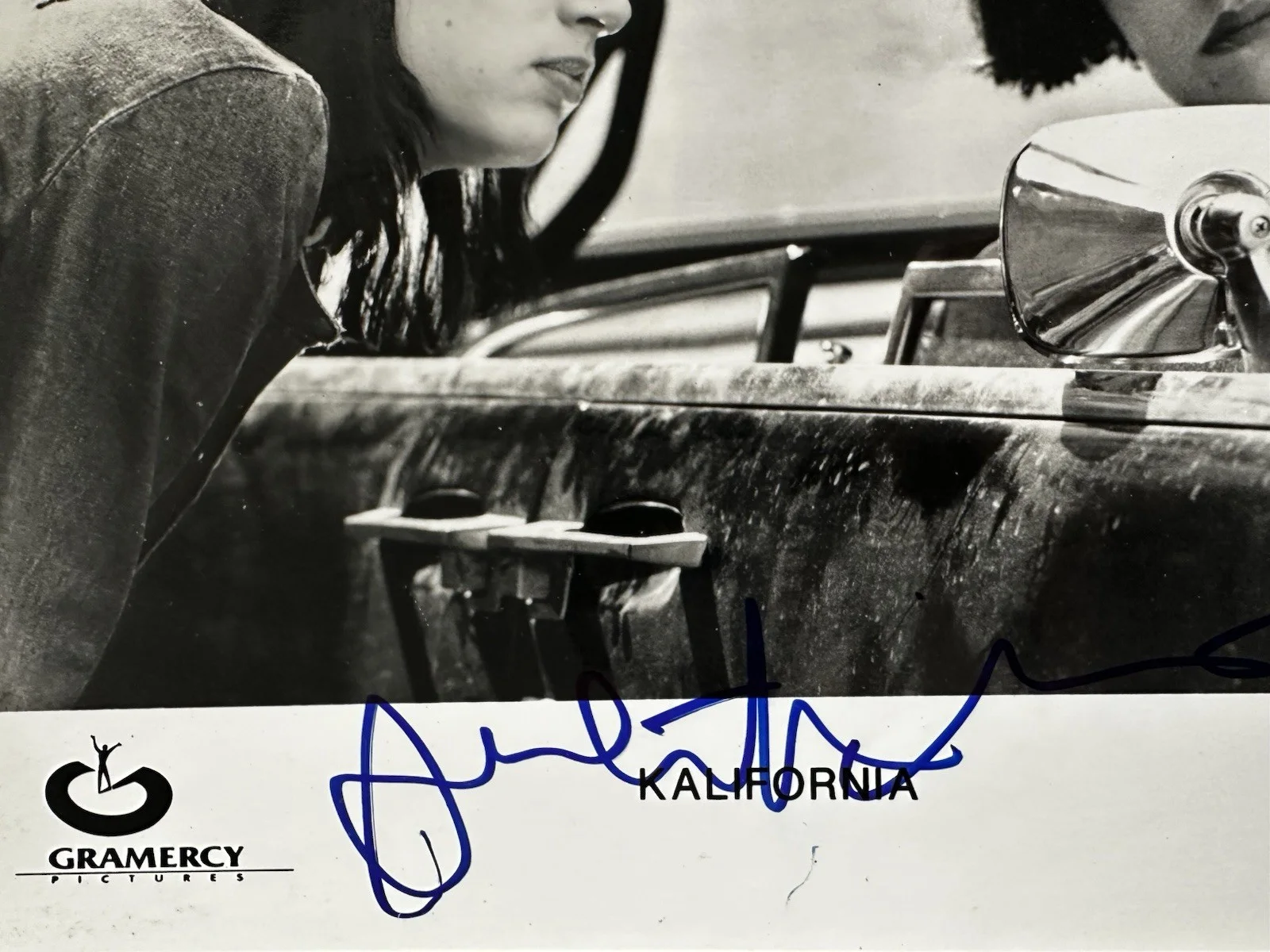 Juliette Lewis — Juliette Lewis signed Brad Pitt’ Kalifornia 8x10 Original B&w Photo., изображение 2