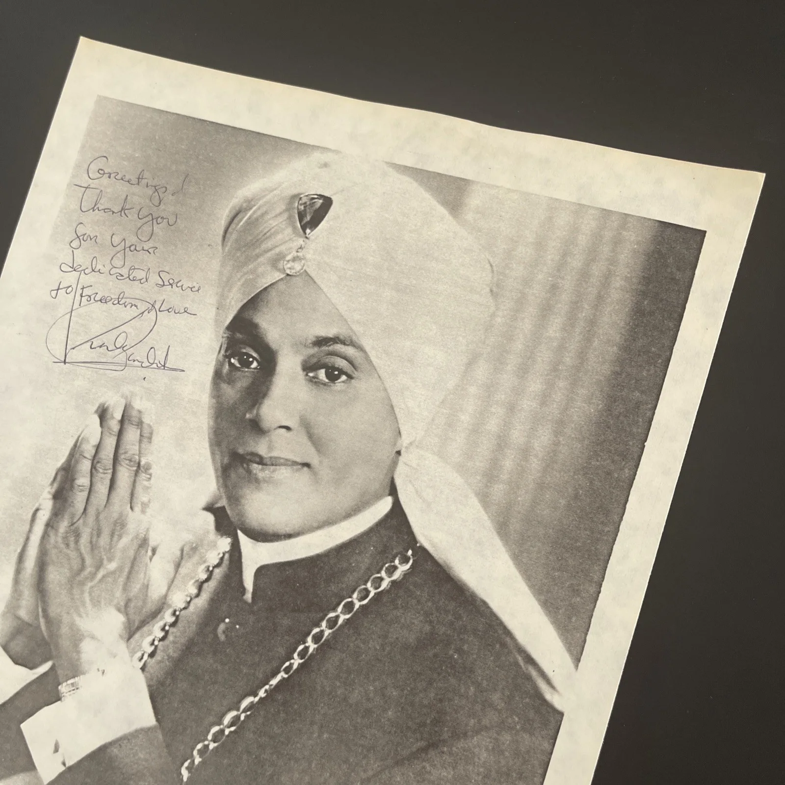 KORLA PANDIT “Godfather Of Exotica”: Hand Signed Celebrity Photo 8.5 x 11” / KSK, изображение 3