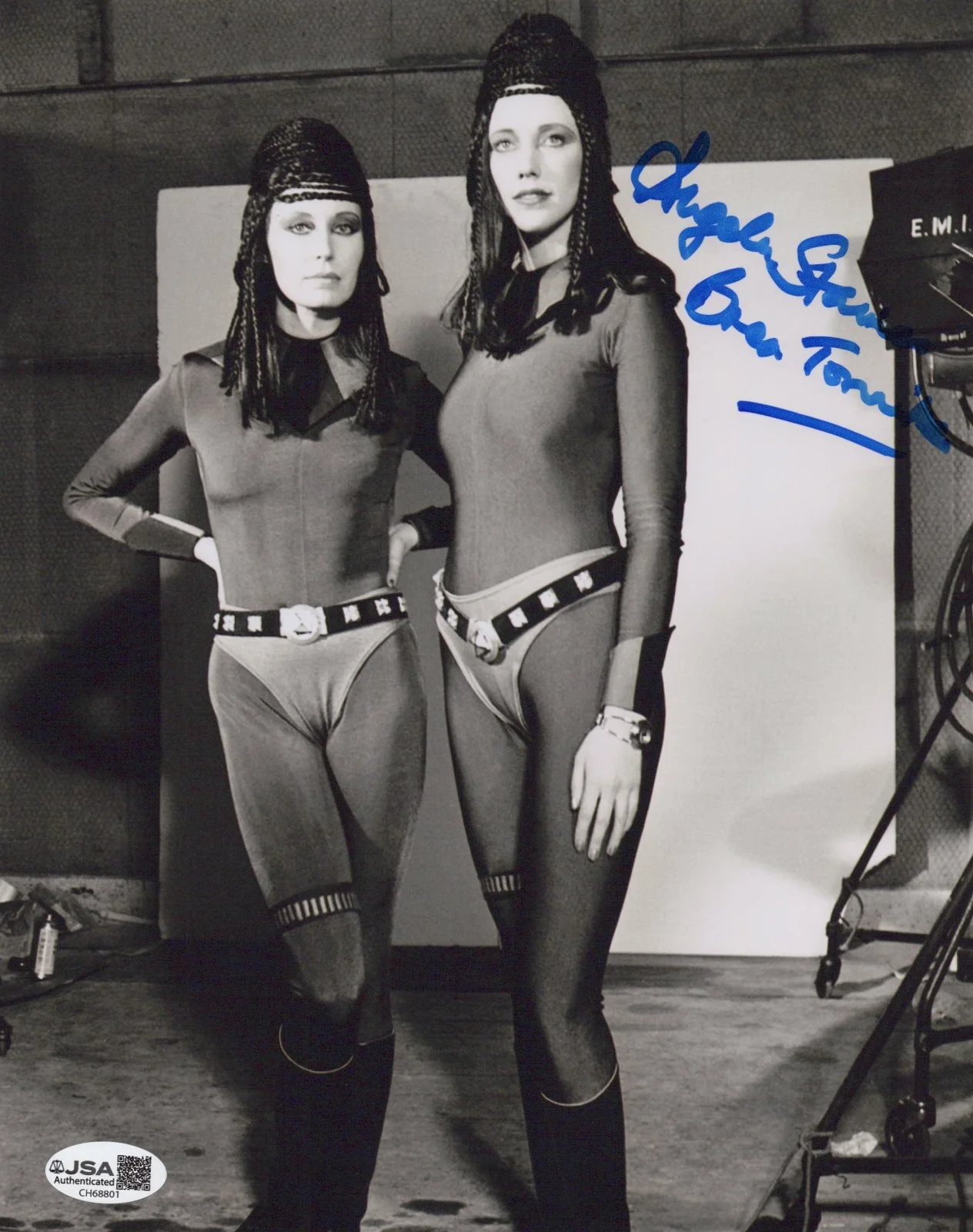 Angela Staines — Star Wars- Brea Tonnika 8x10 photo signed by Angela Staines JSA COA