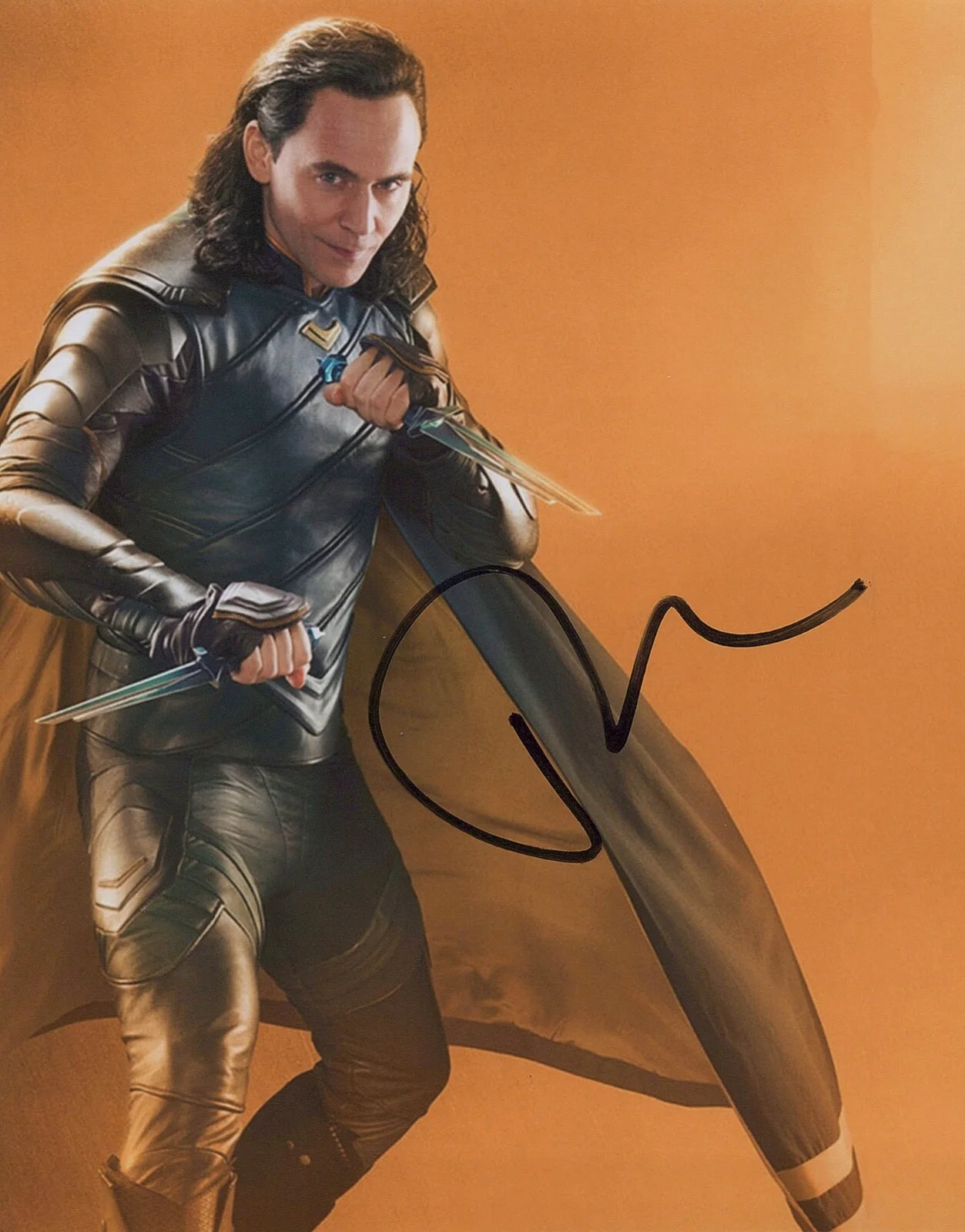 Tom Hiddleston — Tom Hiddleston signed "LOKI" 8x10 Photo EXACT PROOF Avengers Night Manager JSA, изображение 5