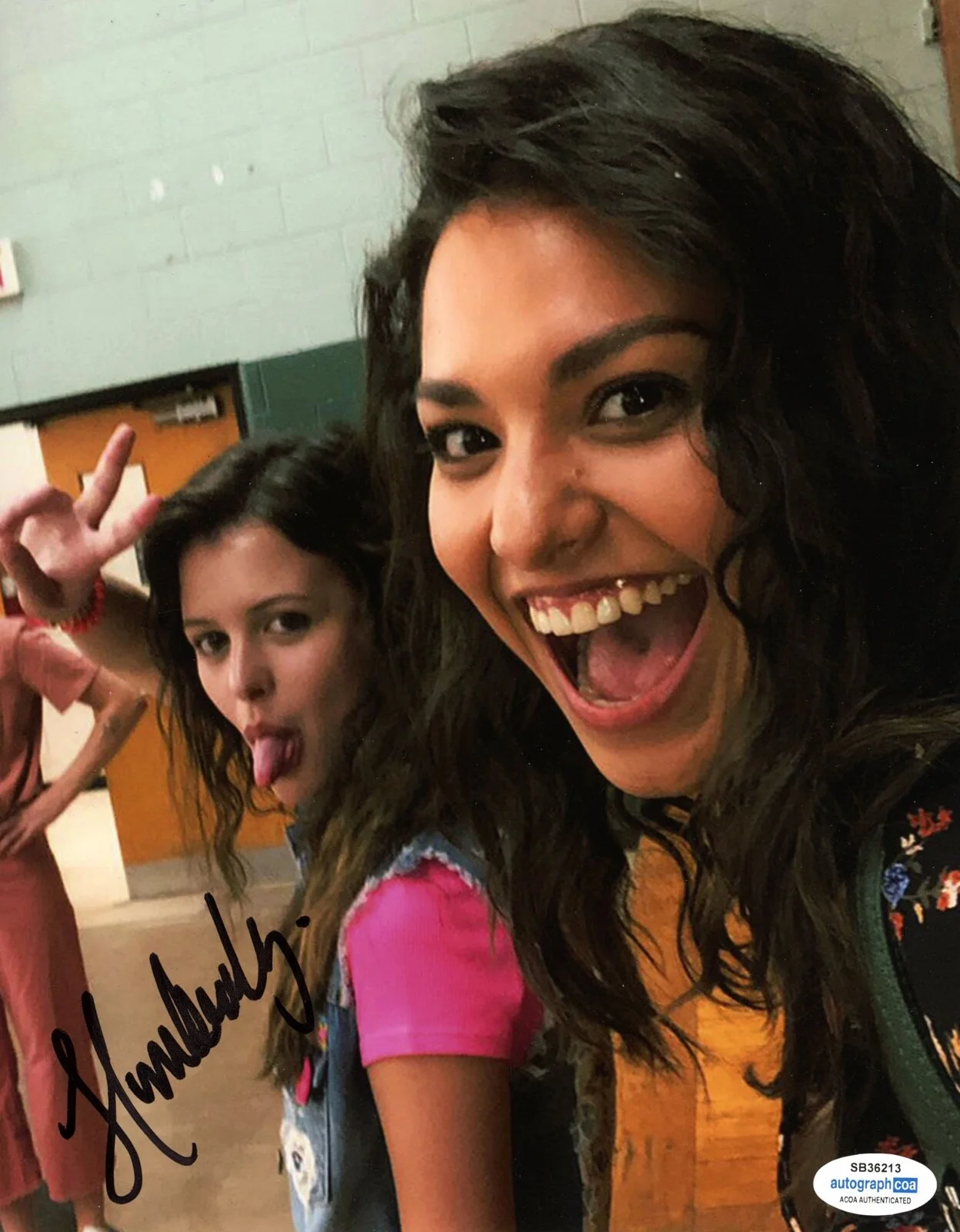 HUMBERLY GONZALEZ — Humberly Gonzalez signed "GINNY & GEORGIA" 8X10 PHOTO g PROOF Maxine Sophie ACOA, изображение 3