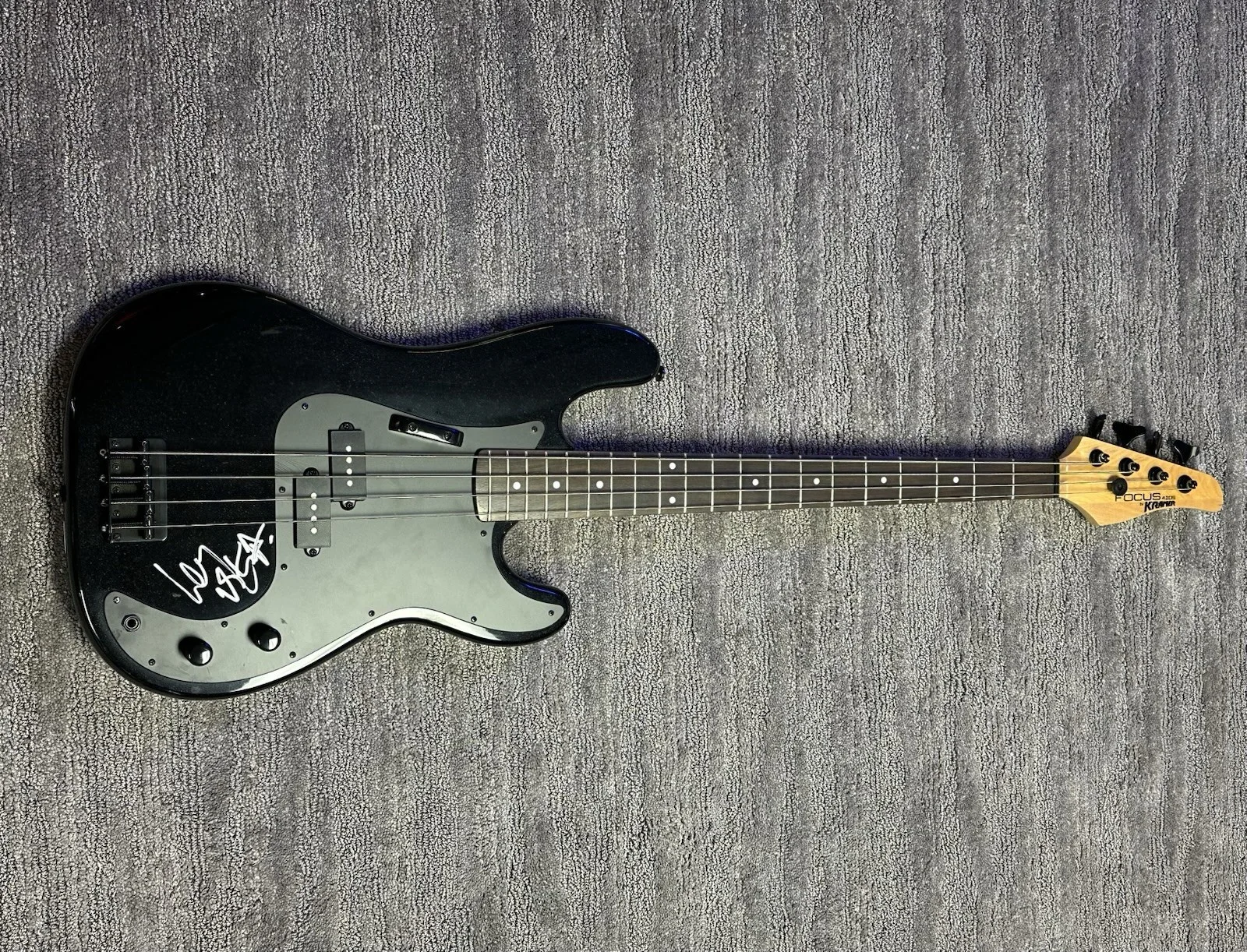 Lemmy Kilmister Signed Kramer Bass Guitar JSA COA LOA Motörhead Ace Of Spades, изображение 2