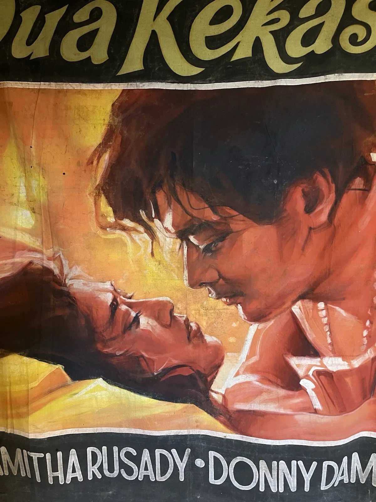 HAND PAINTED INDONESIAN MOVIE POSTER ON FABRIC SIGNED 63 X 59” Collectible VTG, изображение 2