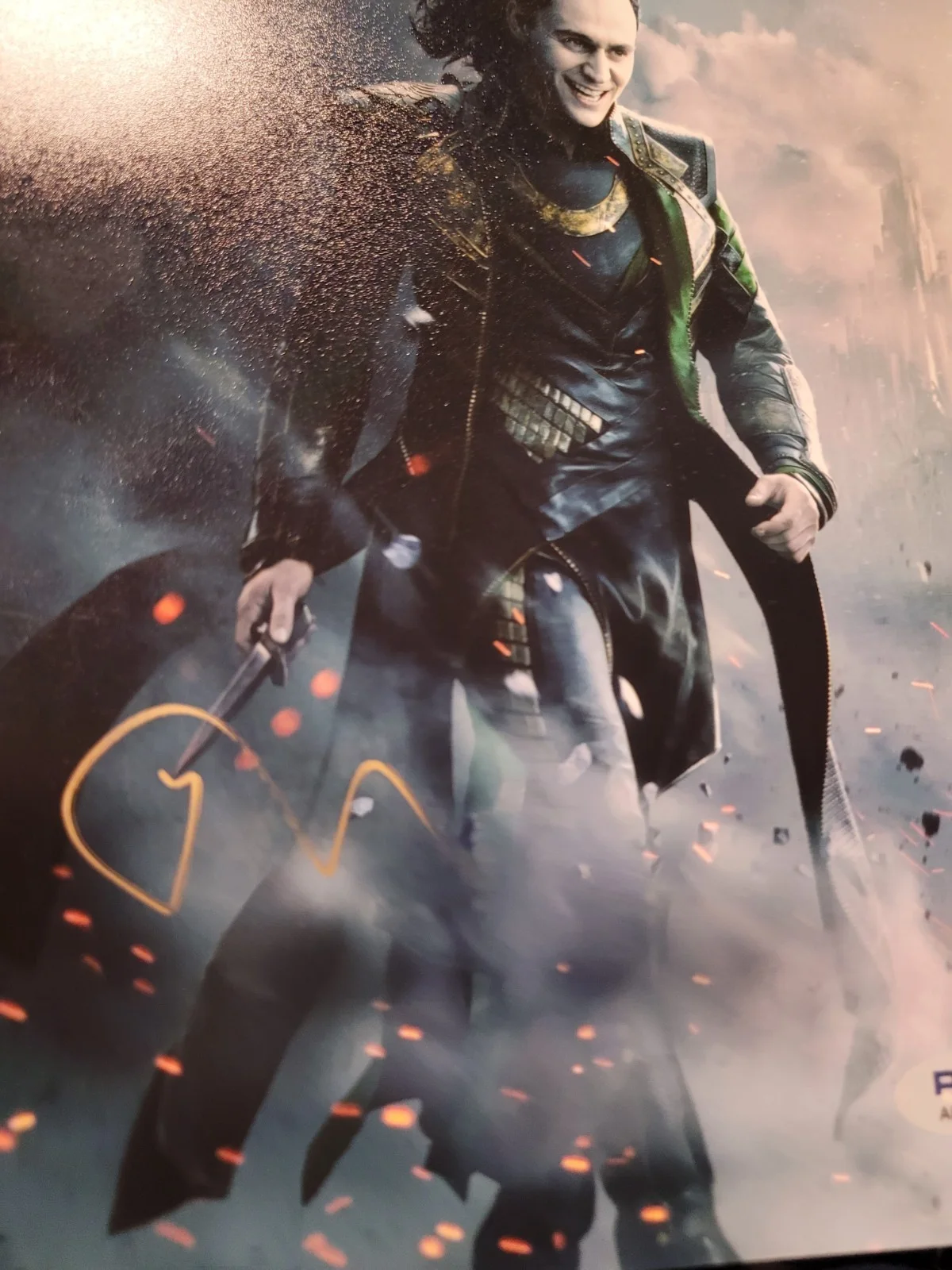tom hiddleston — Tom Hiddleston Loki Signed autograph 8x10 PSA COA, image 5