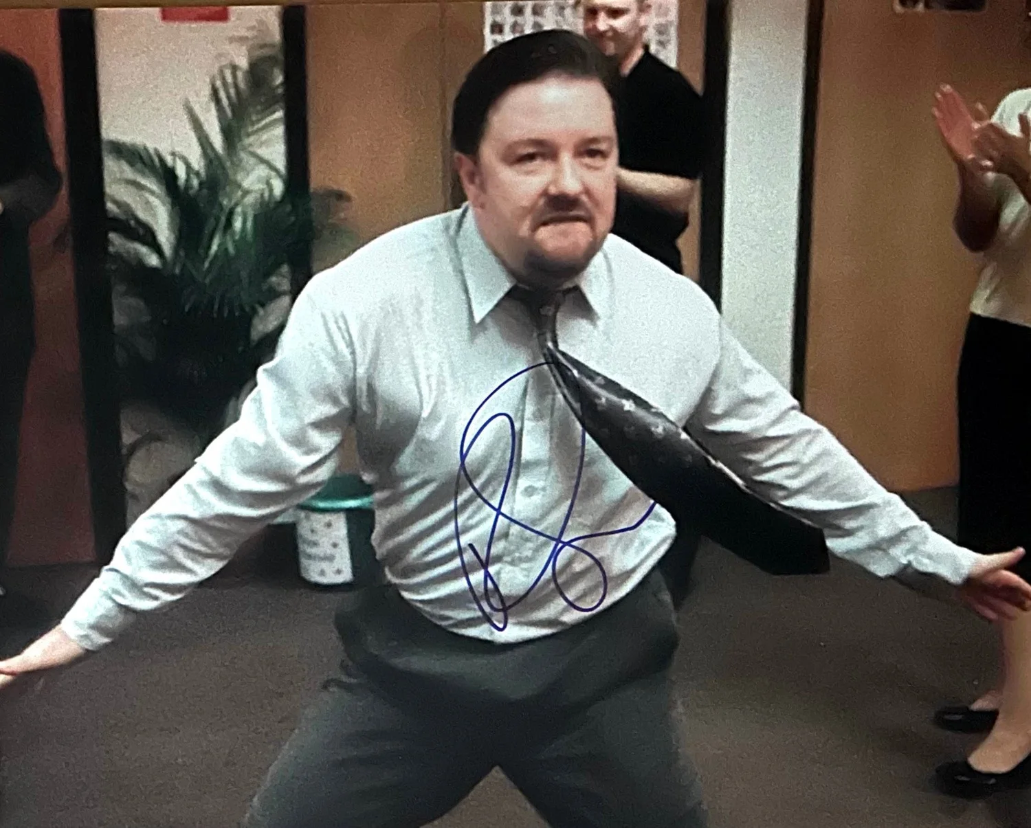 Ricky Gervais — Ricky Gervais Signed "The Office" 11x14 Photo (JSA COA)
