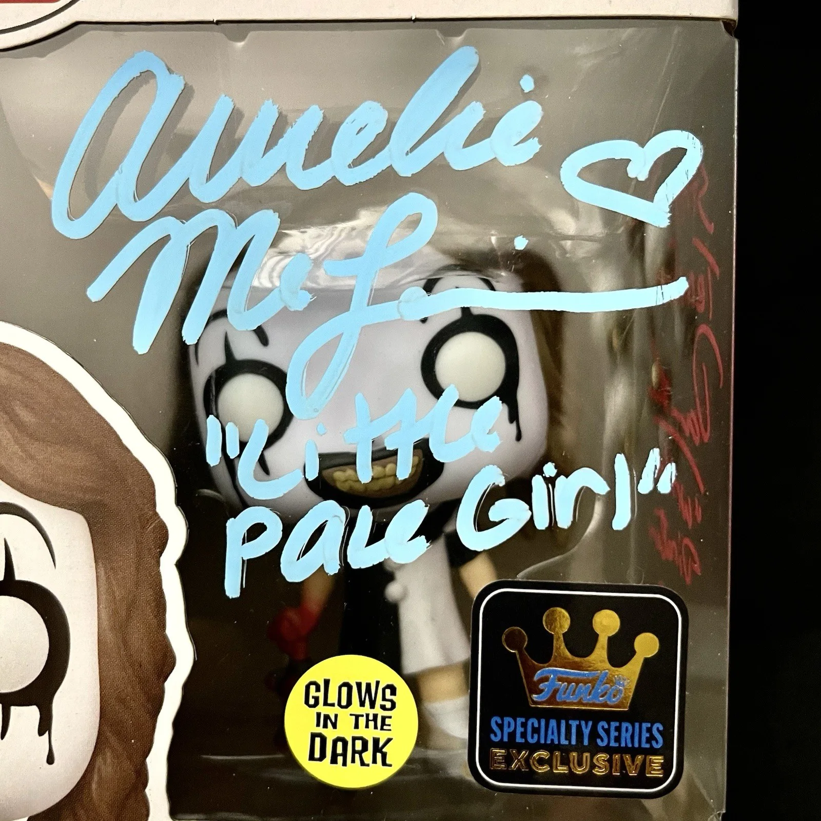 Amelie McLain — Terrifier Amelie McLain & D. Leon Signed Little Pale Girl Exclusive Funko JSA, изображение 2