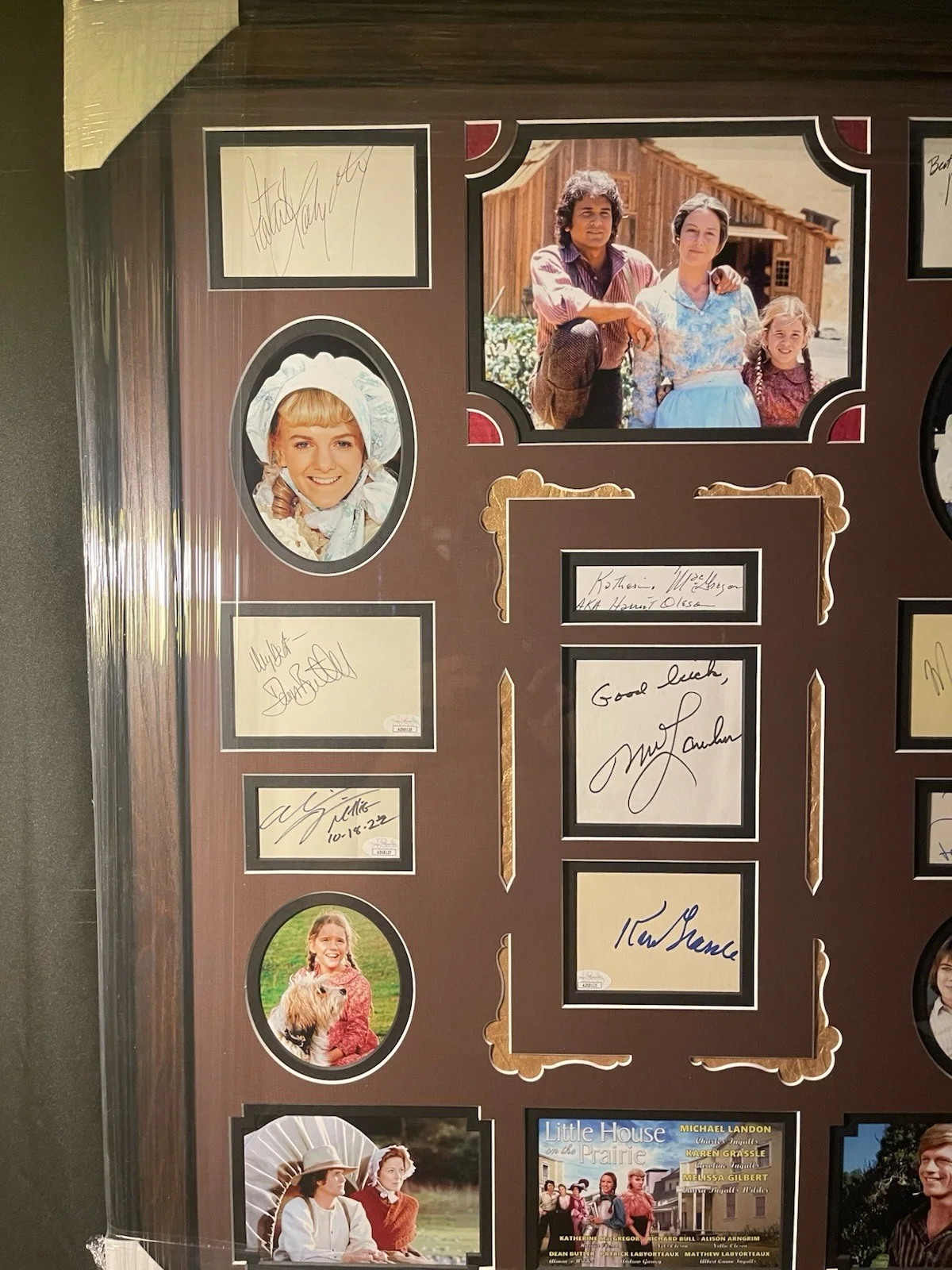 Michael Landon — Little House On The Prairie Cast Michael Landon x 8 Signed JSA framed collage, изображение 2