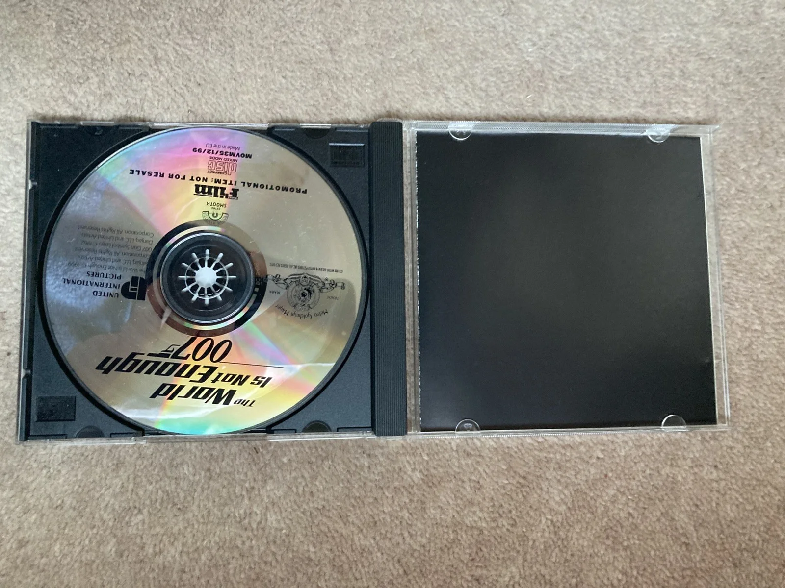 James Bond 007 PROMO CD-ROM The World Is Not Enough Screensaver Behind Scenes, изображение 3
