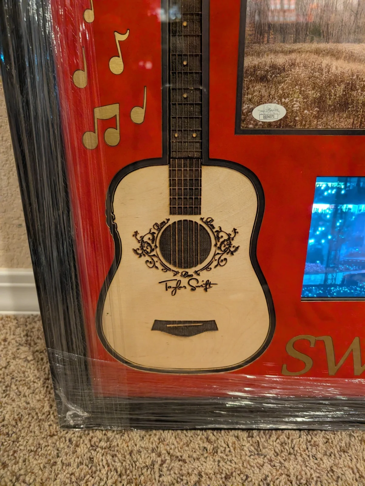 Taylor Swift — Taylor Swift Autographed Signed 16x20 Custom Framed Photo Guitar Video Screen, изображение 2