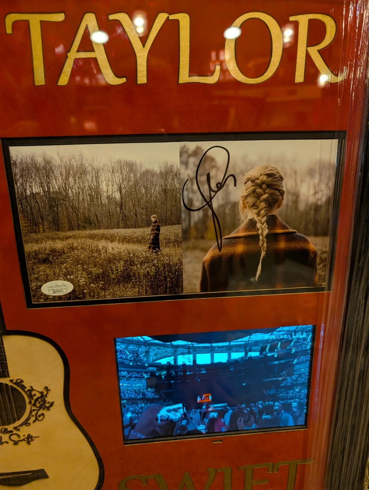 Taylor Swift — Taylor Swift Autographed Signed 16x20 Custom Framed Photo Guitar Video Screen, изображение 3