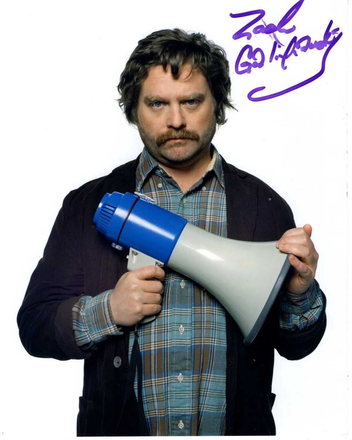 Zach Galifianakis — ZACH GALIFIANAKIS Signed 8x10 Photo w/ Hologram COA