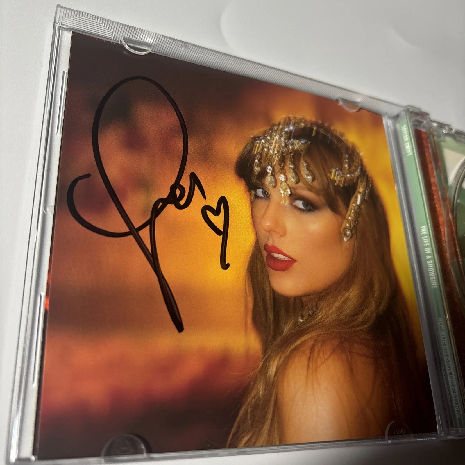 Rare HeartCurl AUTOGRAPHED Taylor Swift Signed The Life Of A Showgirl CD Photo 1, изображение 3