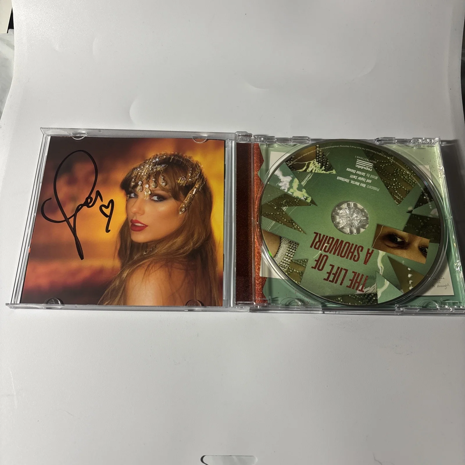 Rare HeartCurl AUTOGRAPHED Taylor Swift Signed The Life Of A Showgirl CD Photo 1, изображение 5