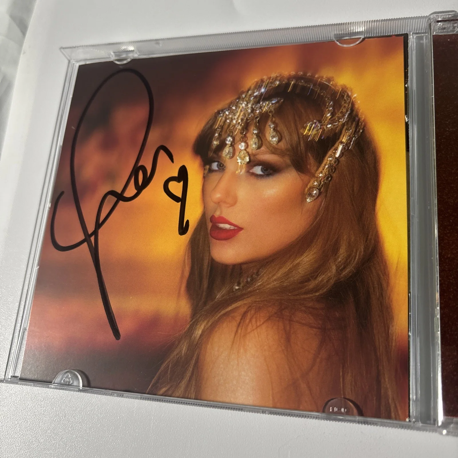 Unique Heart AUTOGRAPHED Taylor Swift Signed The Life Of A Showgirl CD Photo 1, изображение 5