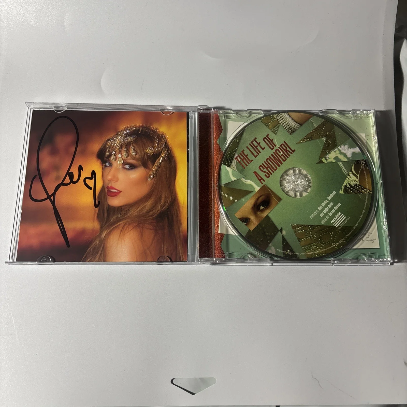 Rare LONG Signature Auto Taylor Swift Signed The Life Of A Showgirl CD Photo 1, изображение 2