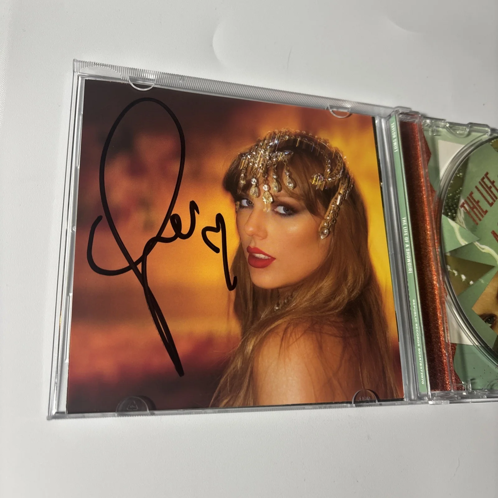 Rare LONG Signature Auto Taylor Swift Signed The Life Of A Showgirl CD Photo 1, изображение 5