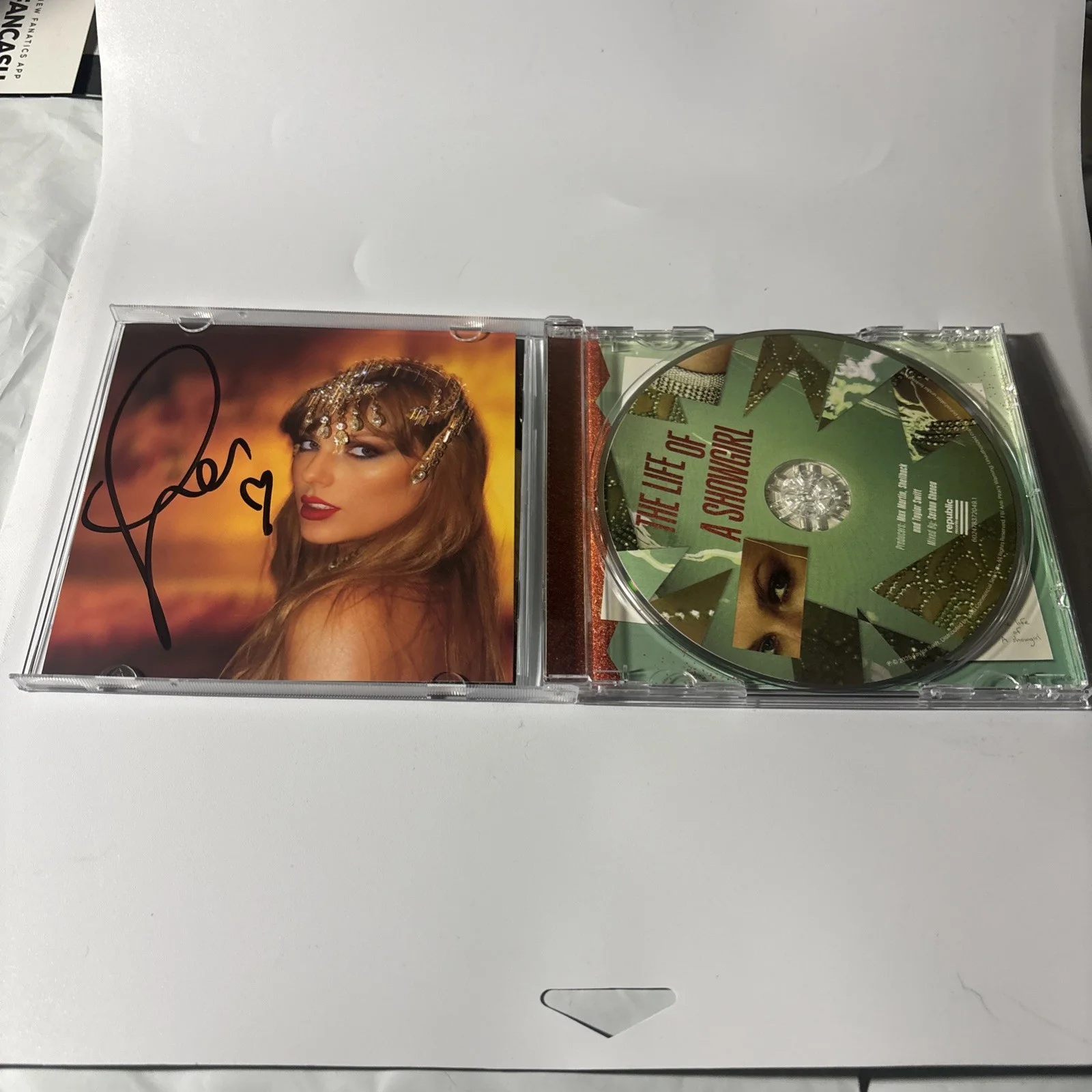 Rare LONG Signature Auto Taylor Swift Signed The Life Of A Showgirl CD Photo 1, изображение 2