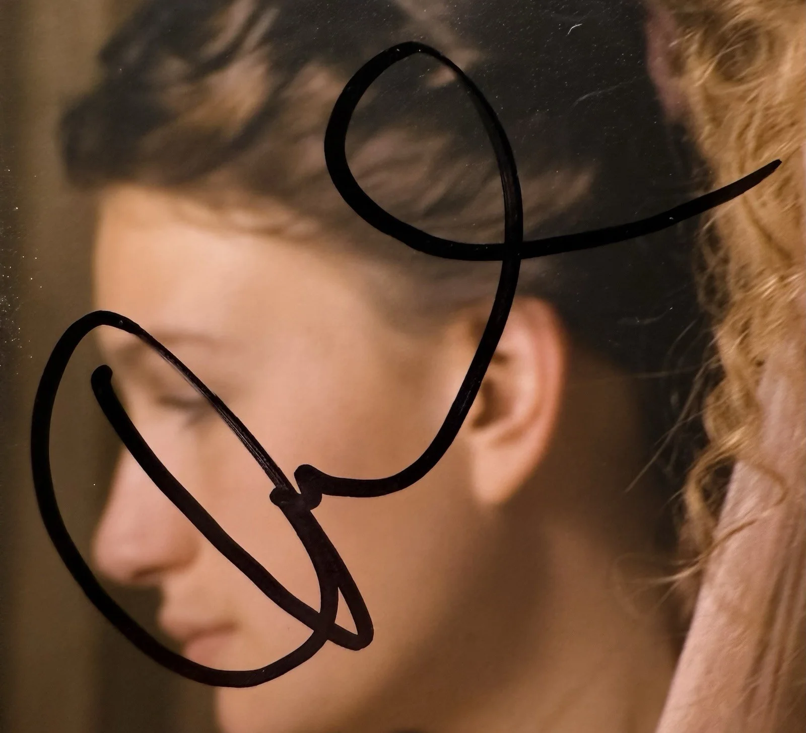 Kerry Condon — Kerry Condon Autograph Signed 8x10 Rome Octavia Photo with Beckett COA, image 2