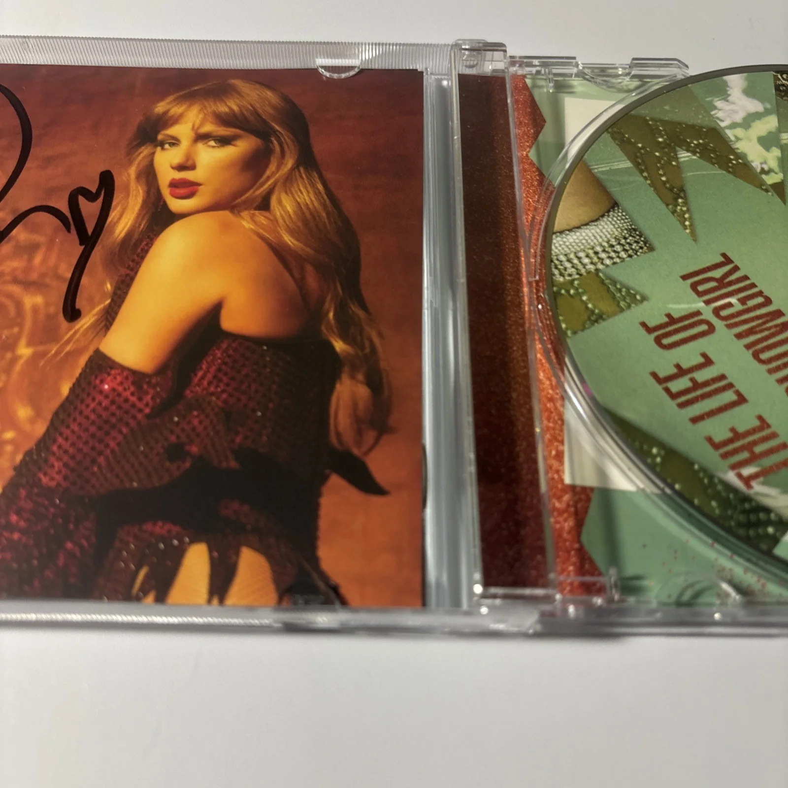 Taylor Swift The Life of a Showgirl Signed CD 3 SHORT LONG SIGNATURE long Heart, изображение 5