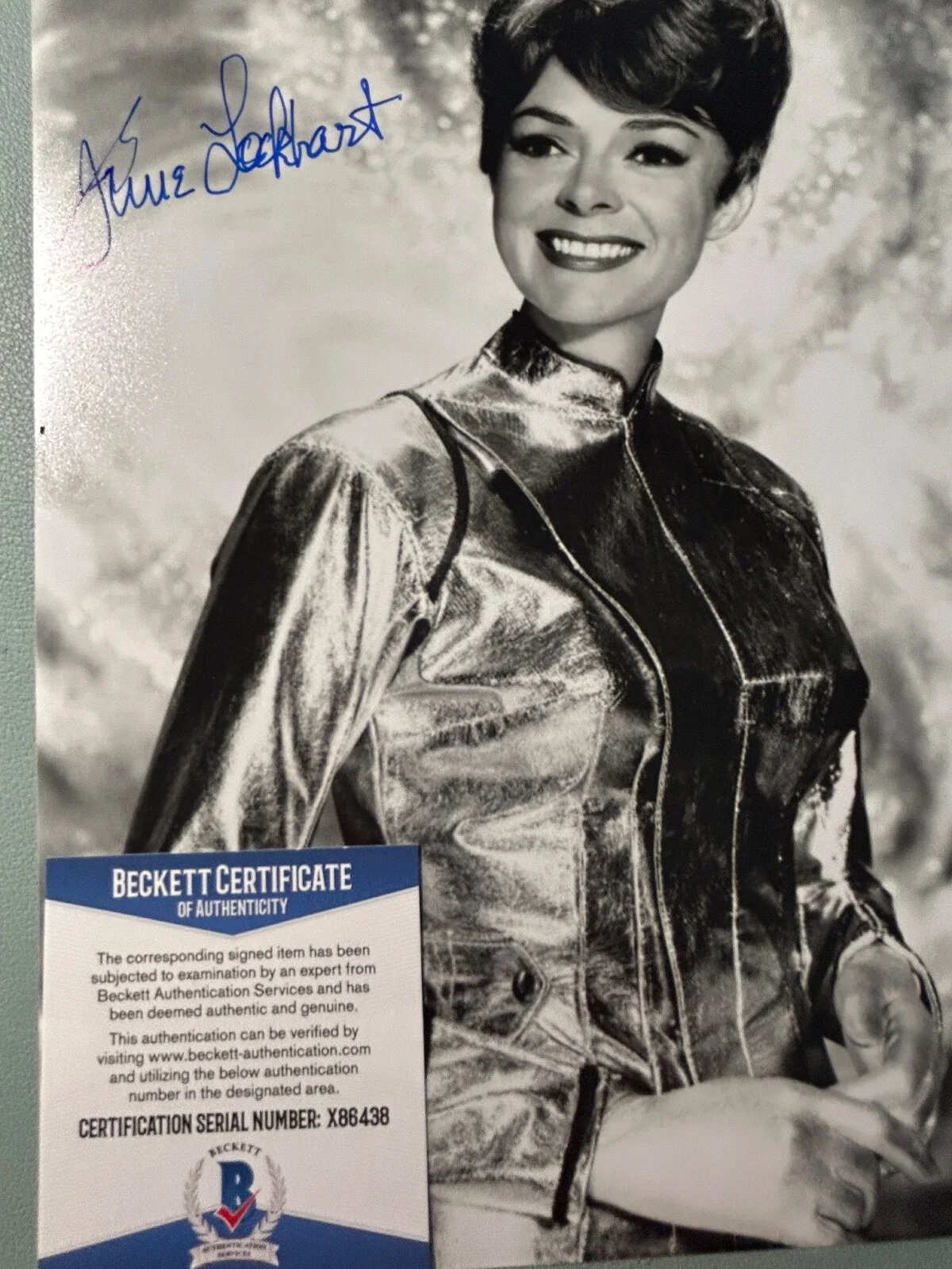 JUNE LOCKHART — June Lockhart Signed (BAS)•LOST IN SPACE•SHARP AUTOGRAPH 8X10 Beckett, image 2