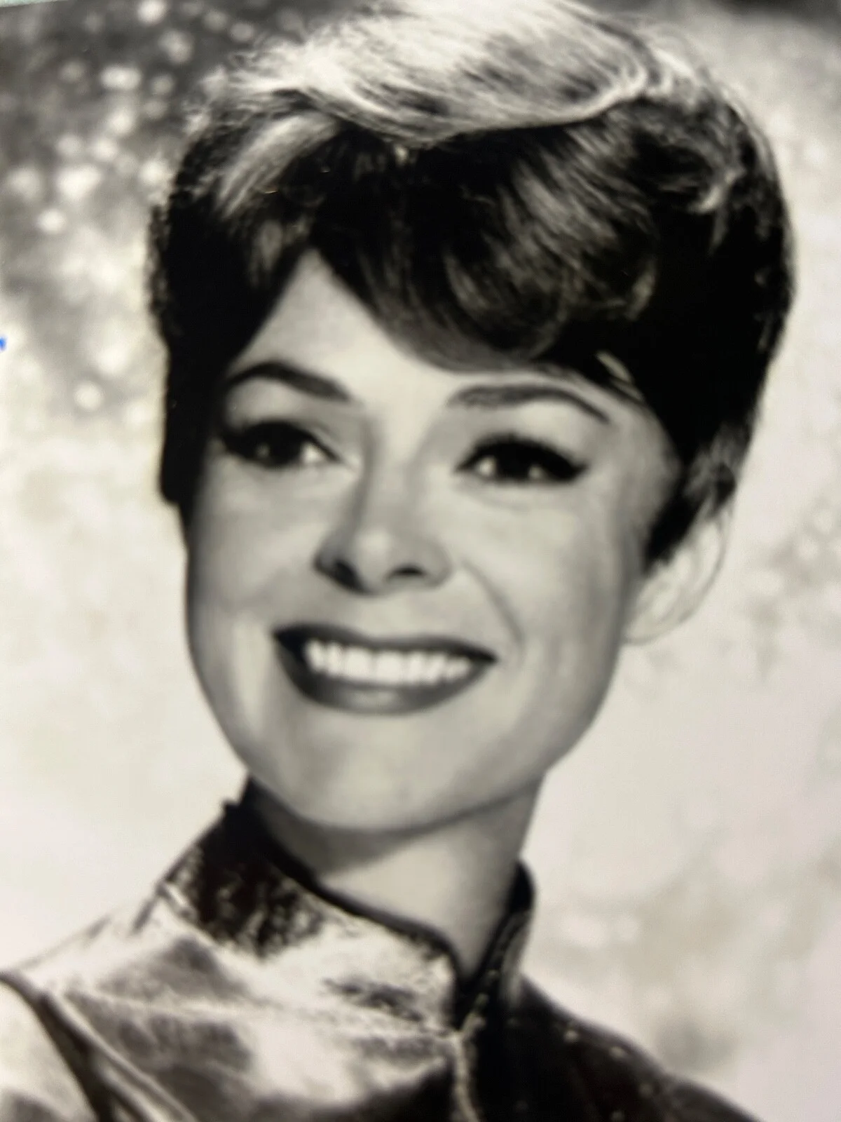 JUNE LOCKHART — June Lockhart Signed (BAS)•LOST IN SPACE•SHARP AUTOGRAPH 8X10 Beckett, image 3