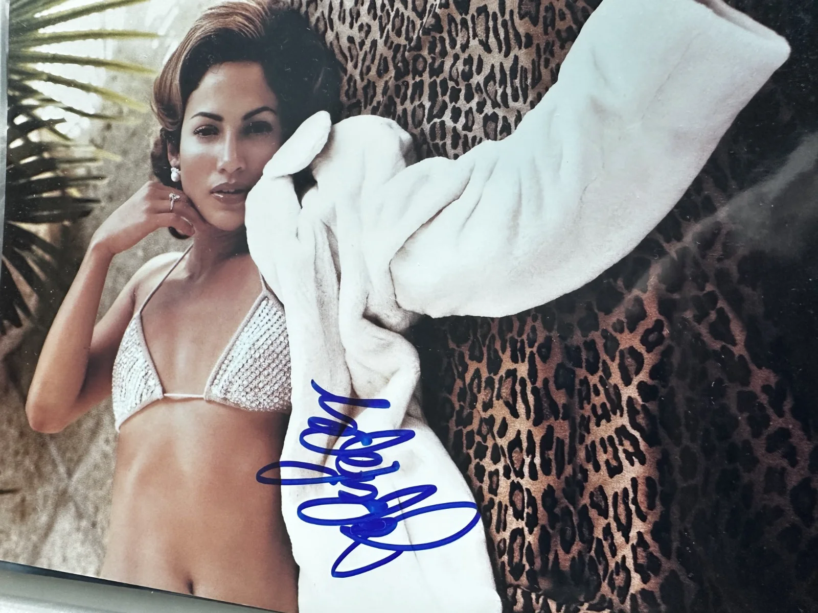 Jennifer Lopez — Autographed Jennifer Lopez Hot 8 x 10 Photo Signed with COA