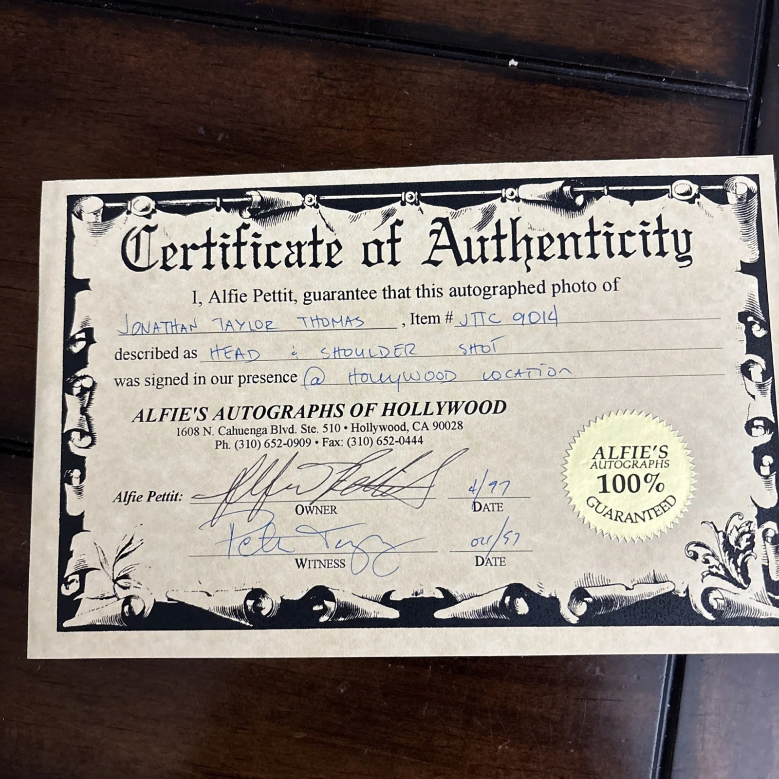 Jonathan Taylor Autographed 8x10 From 4/1997 Certificate of Authenticity COA, изображение 2