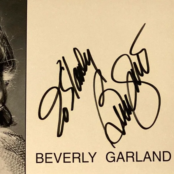 Beverly Garland — Signed BEVERLY GARLAND 3.5x6" B&W Photo Card "MY THREE SONS/THE ALLIGATOR PEOPLE, изображение 2