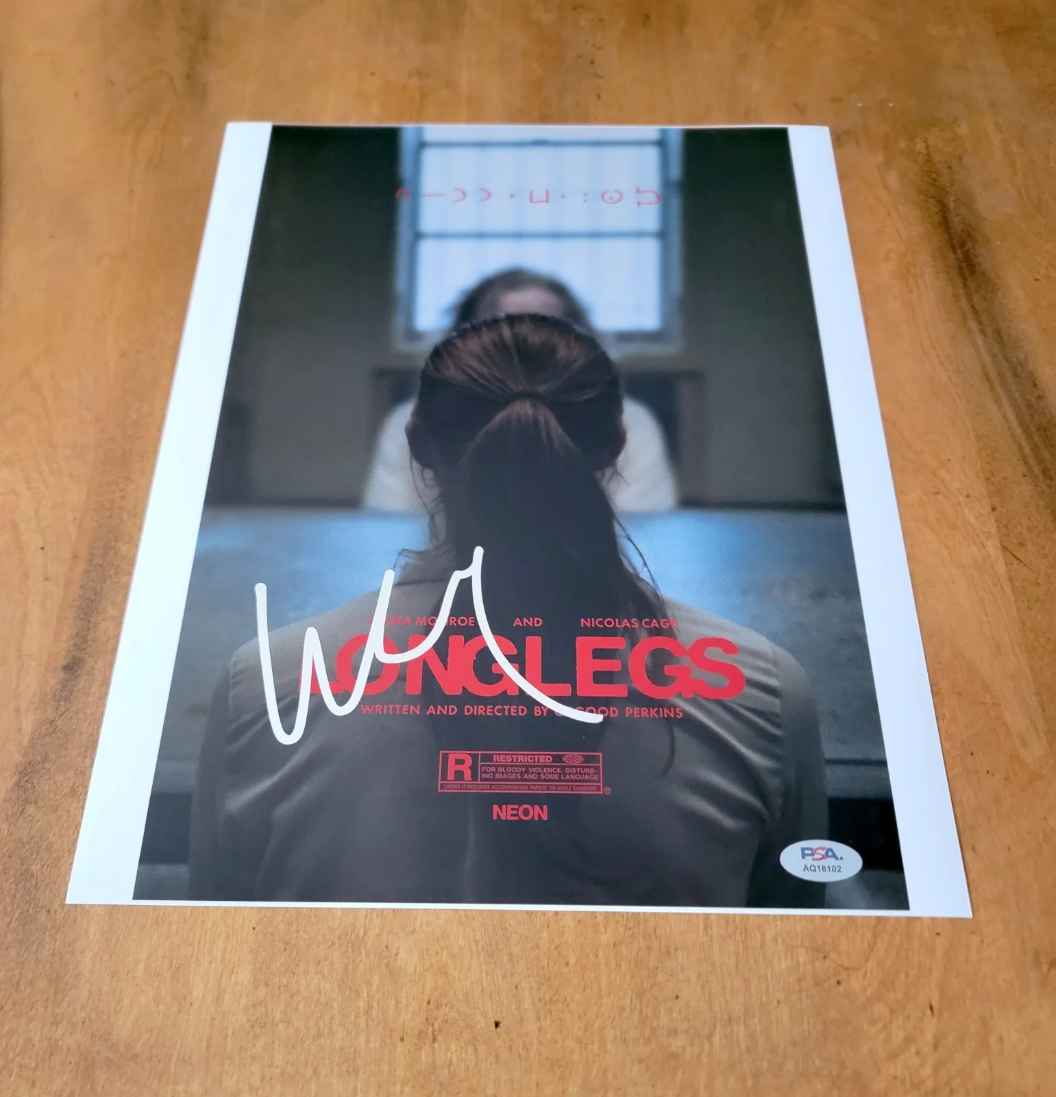 Maika Monroe — Maika Monroe signed 11x14 Photo PSA DNA Autograph Longlegs