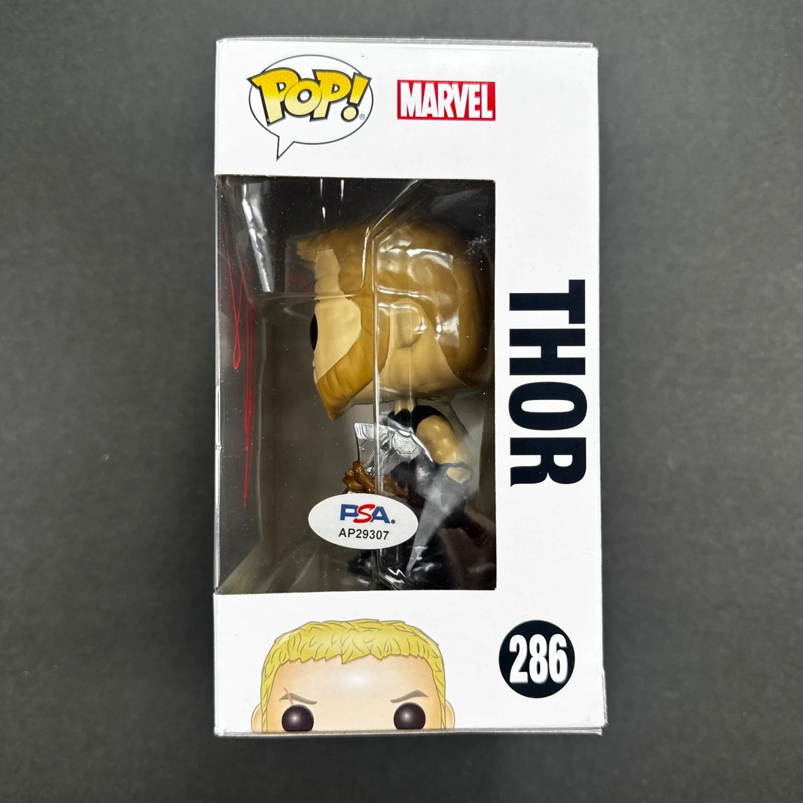 Chris Hemsworth — Chris Hemsworth Signed Thor Funko 286 Avengers Infinity War Autograph PSA/DNA, изображение 2
