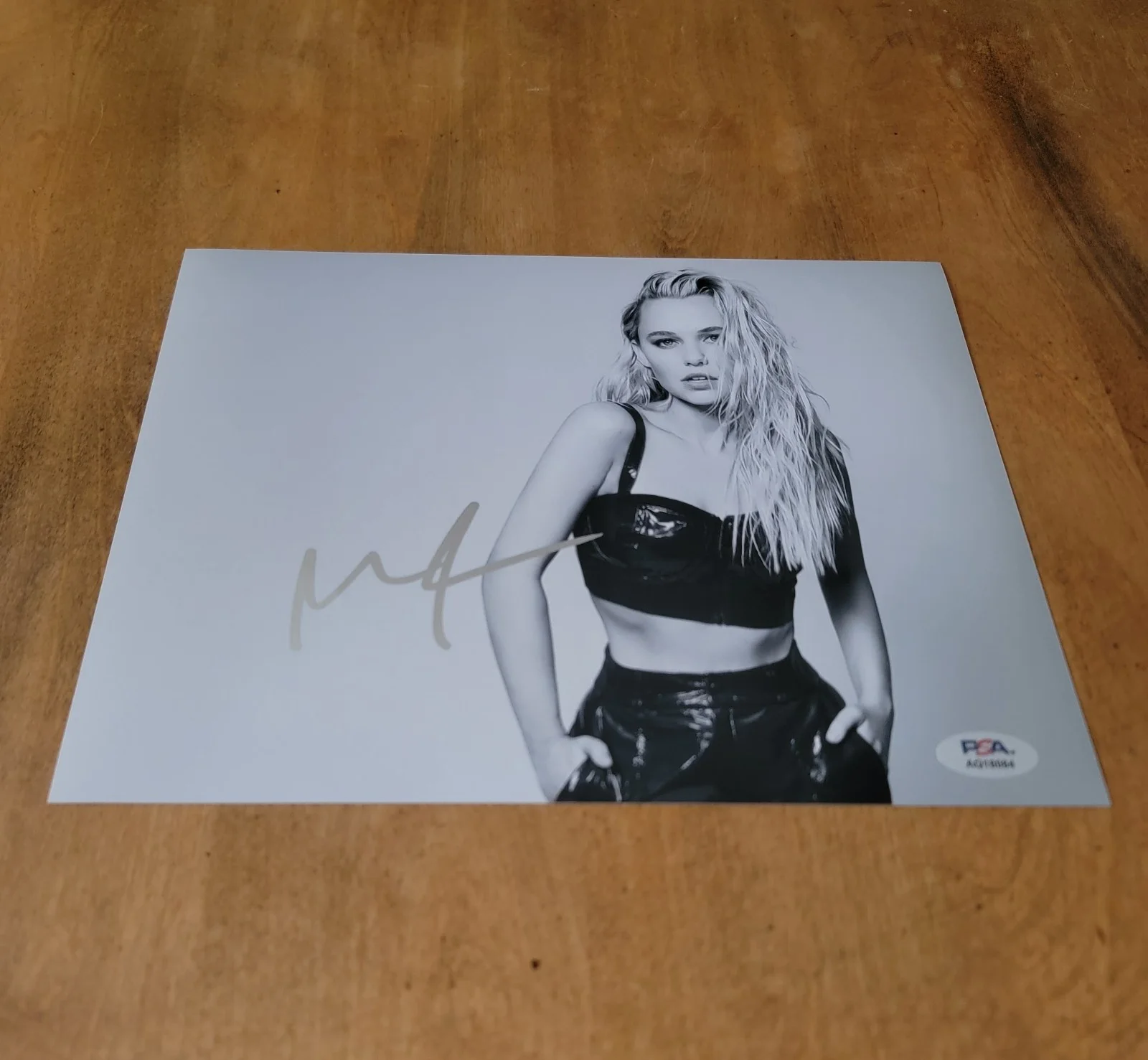 Madison Iseman — Madison Iseman signed 8x10 photo autograph PSA DNA photoshoot black & white sexy