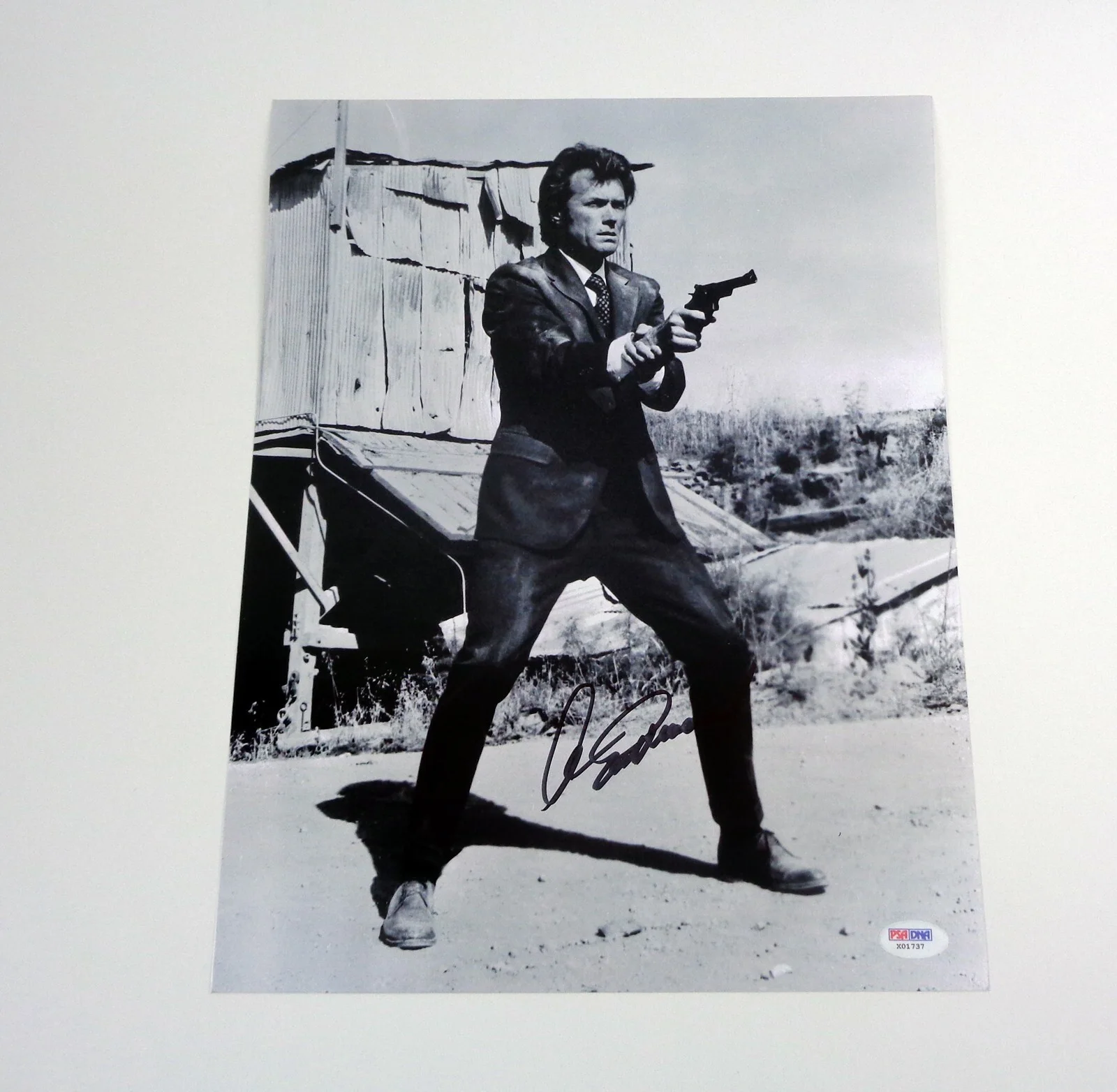 Clint Eastwood — Clint Eastwood Dirty Harry Gran Torino Signed Autograph 11x14 Photo PSA/DNA COA, изображение 2