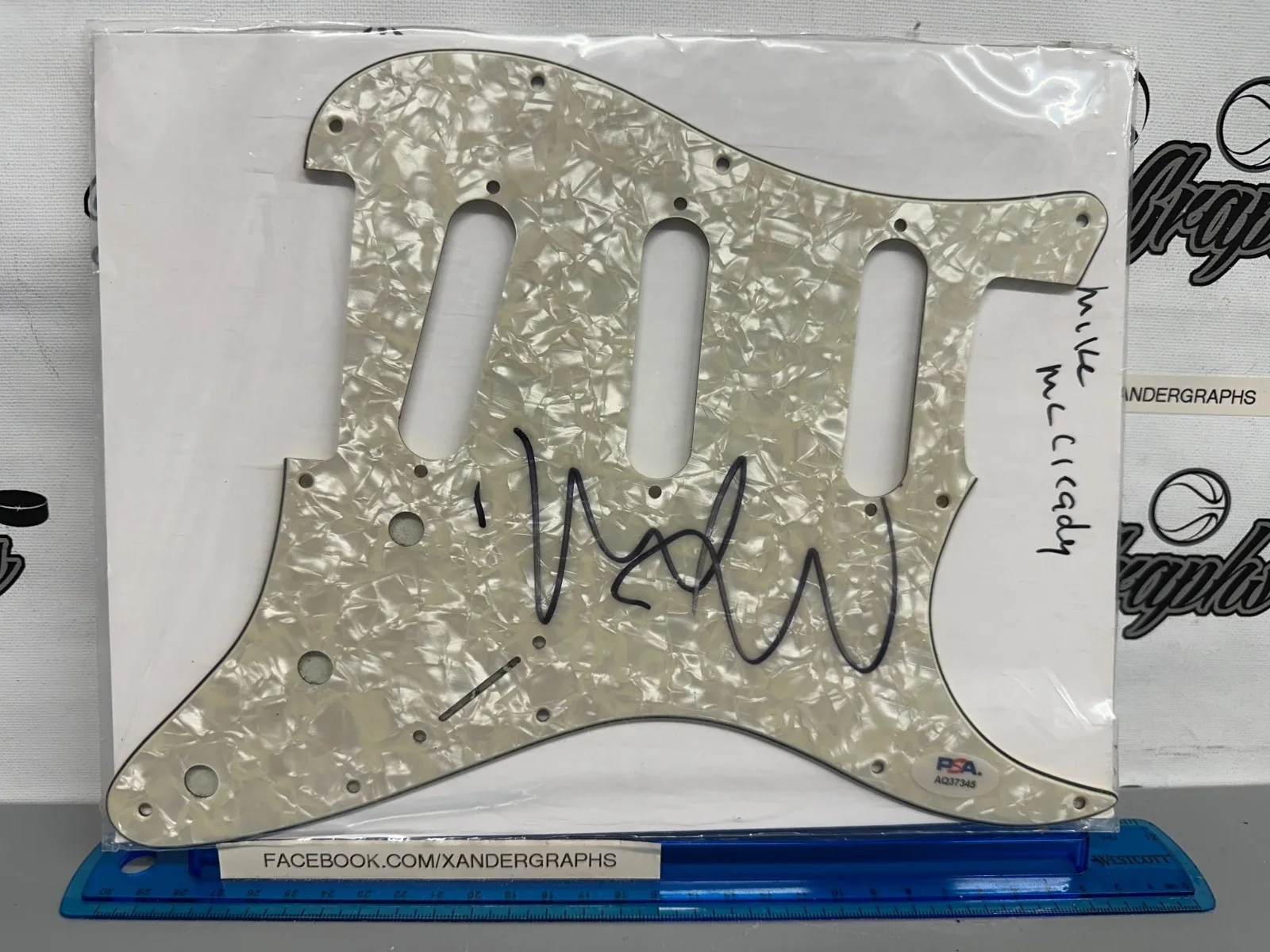 MIKE MCCREADY PEARL JAM SIGNED AUTOGRAPHED STRAT GUITAR PICK GUARD-PSA DNA COA, image 2