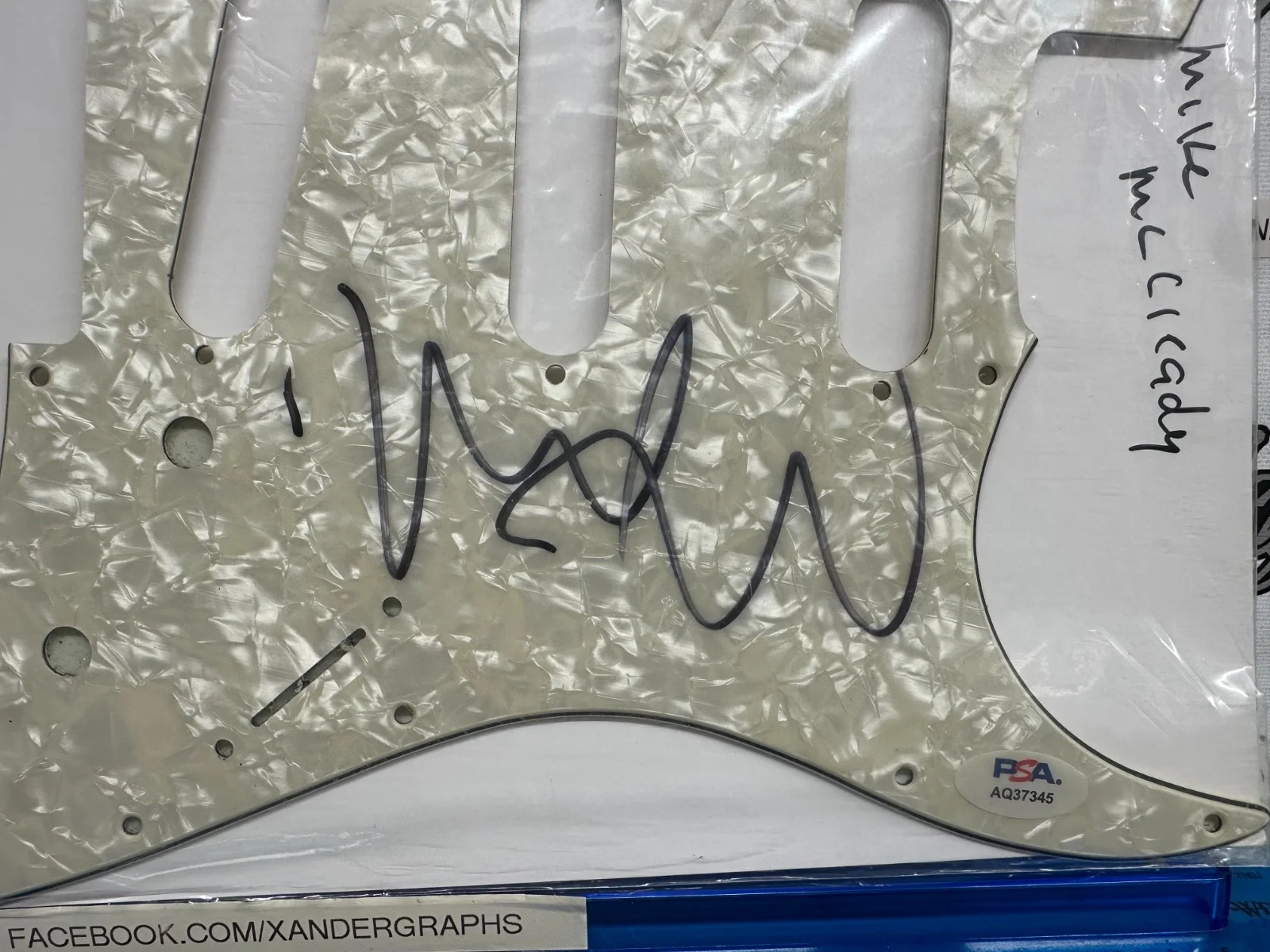 MIKE MCCREADY PEARL JAM SIGNED AUTOGRAPHED STRAT GUITAR PICK GUARD-PSA DNA COA, image 3
