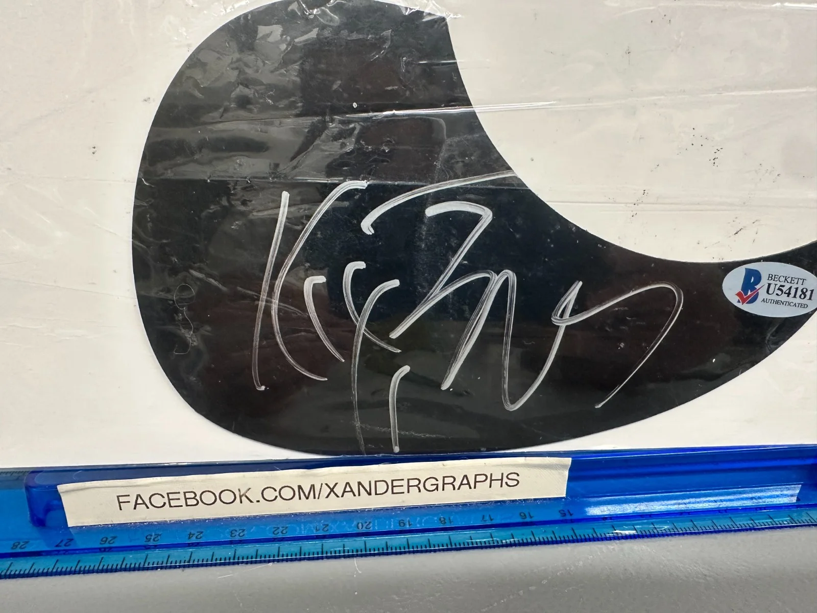 KIX BROOKS & DUNN SIGNED AUTOGRAPHED TEARDROP GUITAR PICK GUARD-BAS BECKETT COA, изображение 2