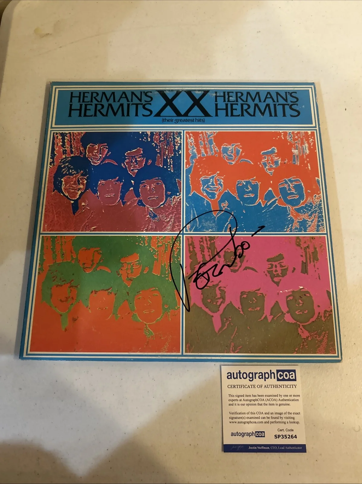 PETER NOONE SIGNED AUTOGRAPH VINYL ALBUM ACOA HERMANS HERMITS XX HITS, изображение 2