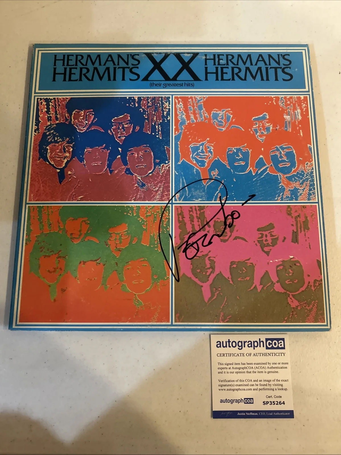 PETER NOONE SIGNED AUTOGRAPH VINYL ALBUM ACOA HERMANS HERMITS XX HITS, изображение 3