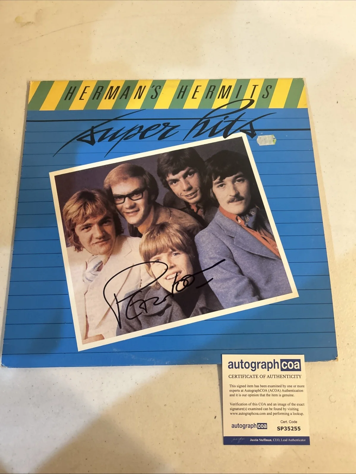 PETER NOONE SIGNED AUTOGRAPH VINYL ALBUM ACOA HERMANS HERMITS SUPER HITS, изображение 3