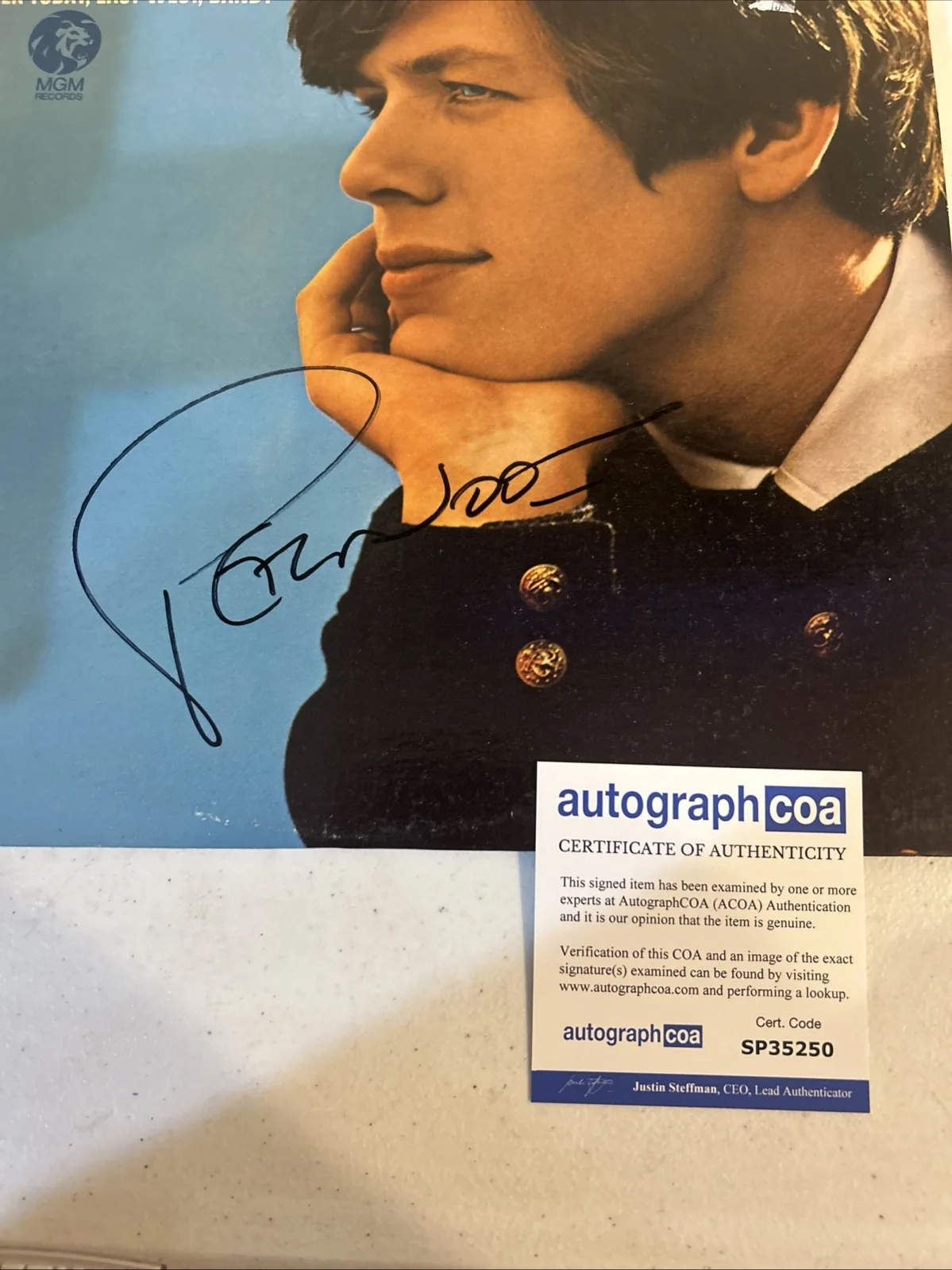 PETER NOONE SIGNED AUTOGRAPH VINYL ACOA HERMANS HERMITS THERES A KIND OF HUSH, изображение 4