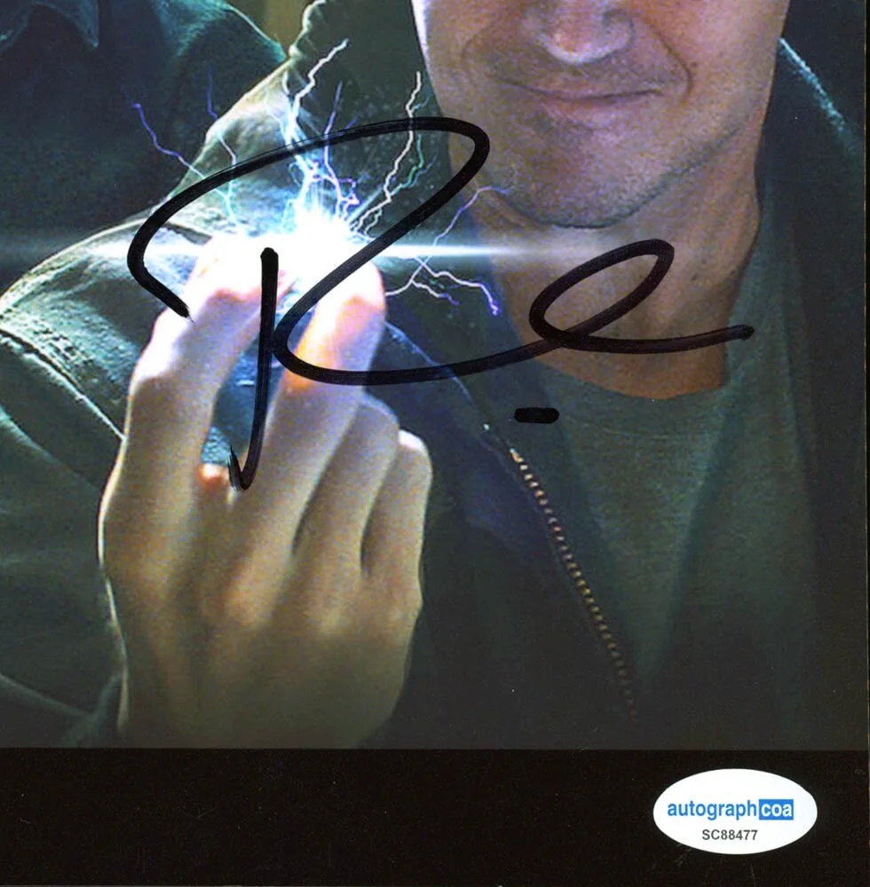ROBBIE AMELL — Robbie Amell signed "CODE 8: PART 2" 8x10 Photo EXACT PROOF b Connor ACOA COA, image 5