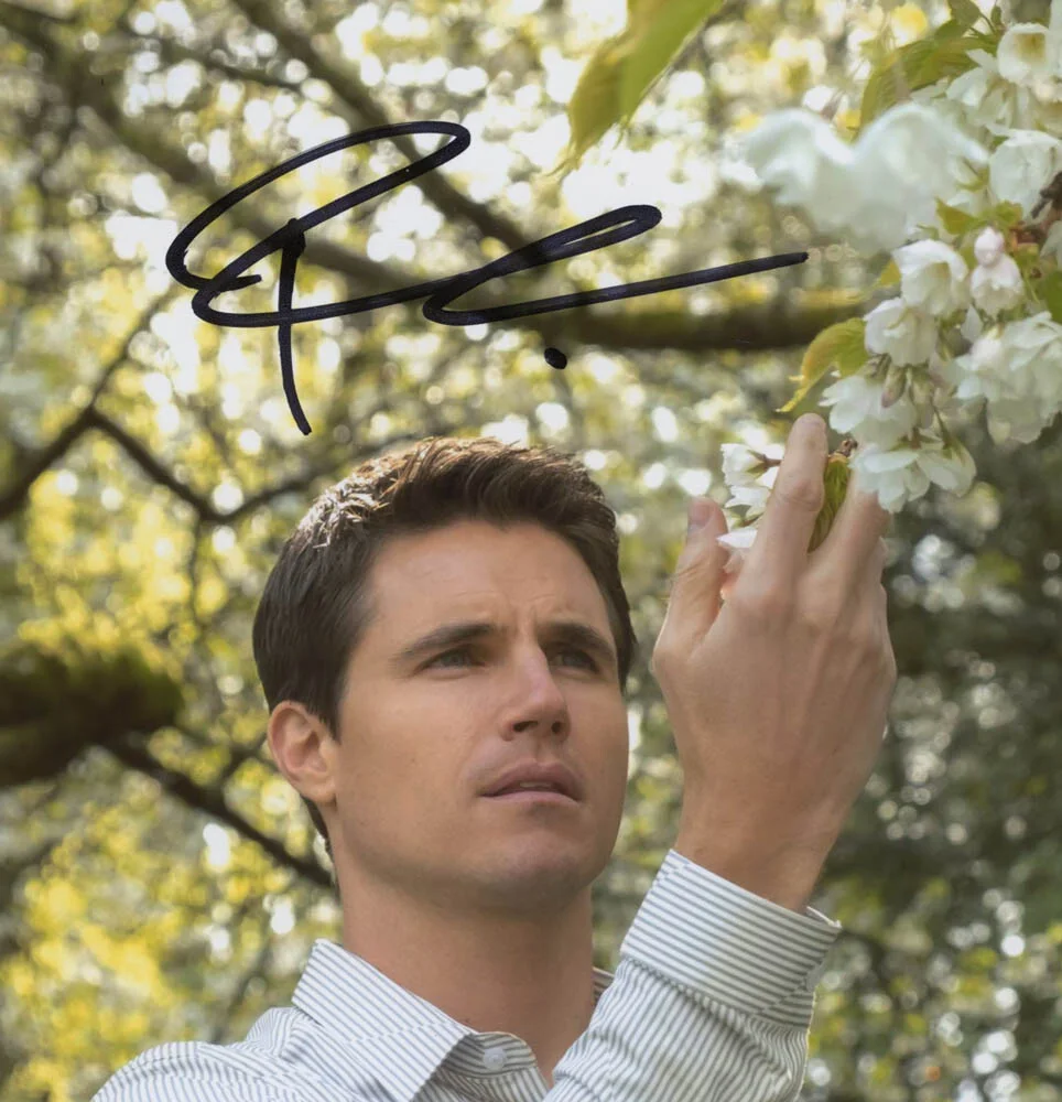 ROBBIE AMELL — Robbie Amell signed "UPLOAD" 8x10 Photo a Autographed PROOF Nathan Brown ACOA, изображение 4